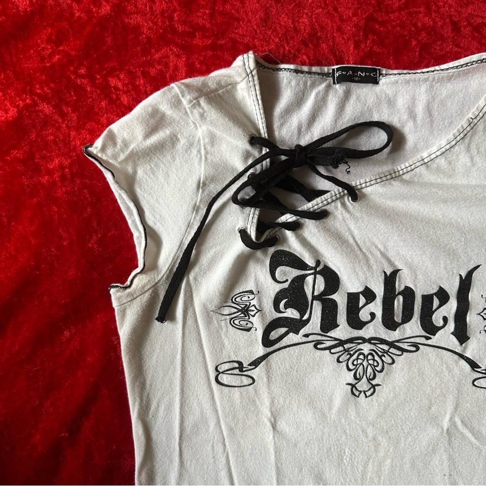 Early 2000s Glitter Graphic White Baby Tee Rebel Black Lace Up Short Sleeve - Picture 2 of 6